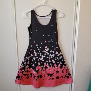 Dress w/ triangles, size s, new, unused